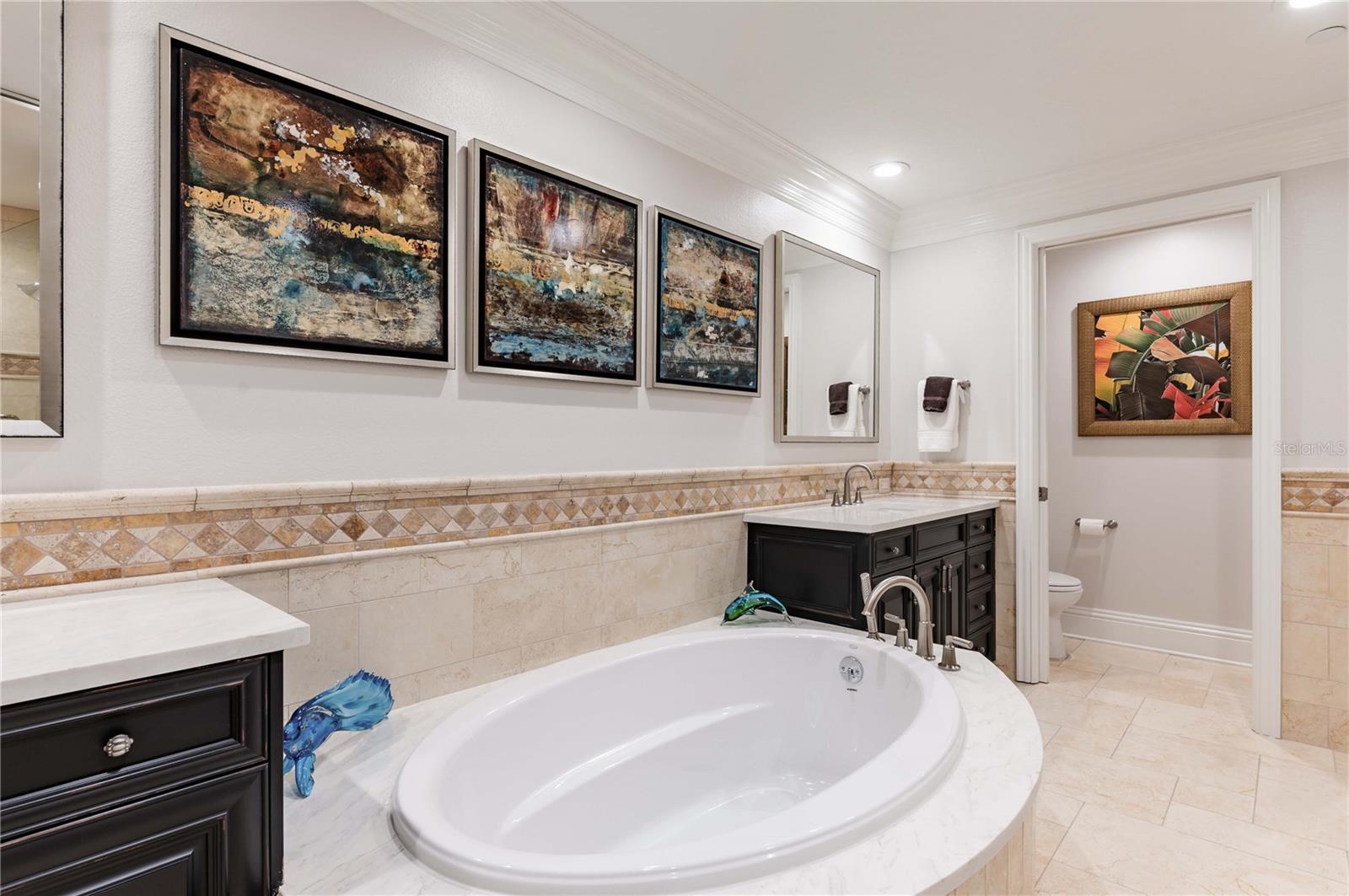 Listing photo id 48 for 11 Baymont Street 702