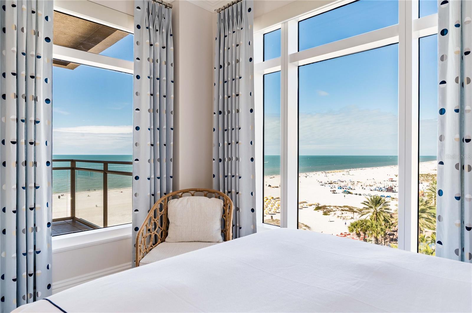 Listing photo id 51 for 11 Baymont Street 702