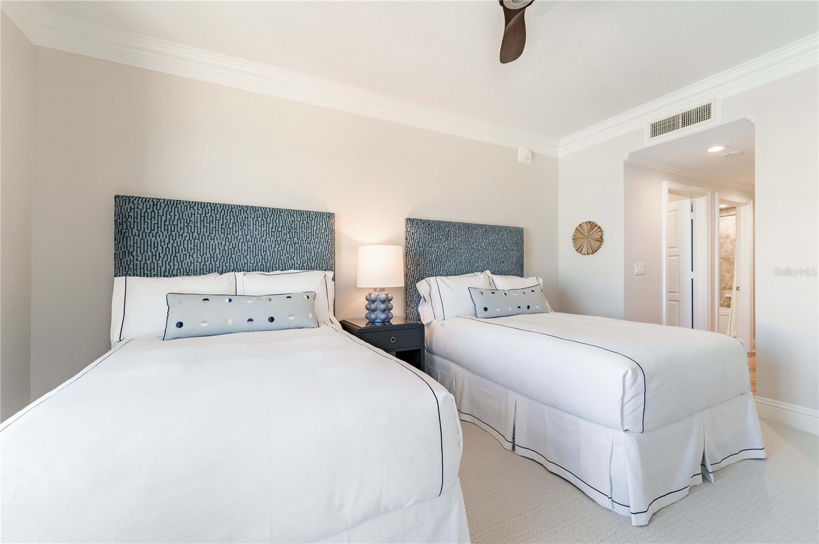 Listing photo id 52 for 11 Baymont Street 702