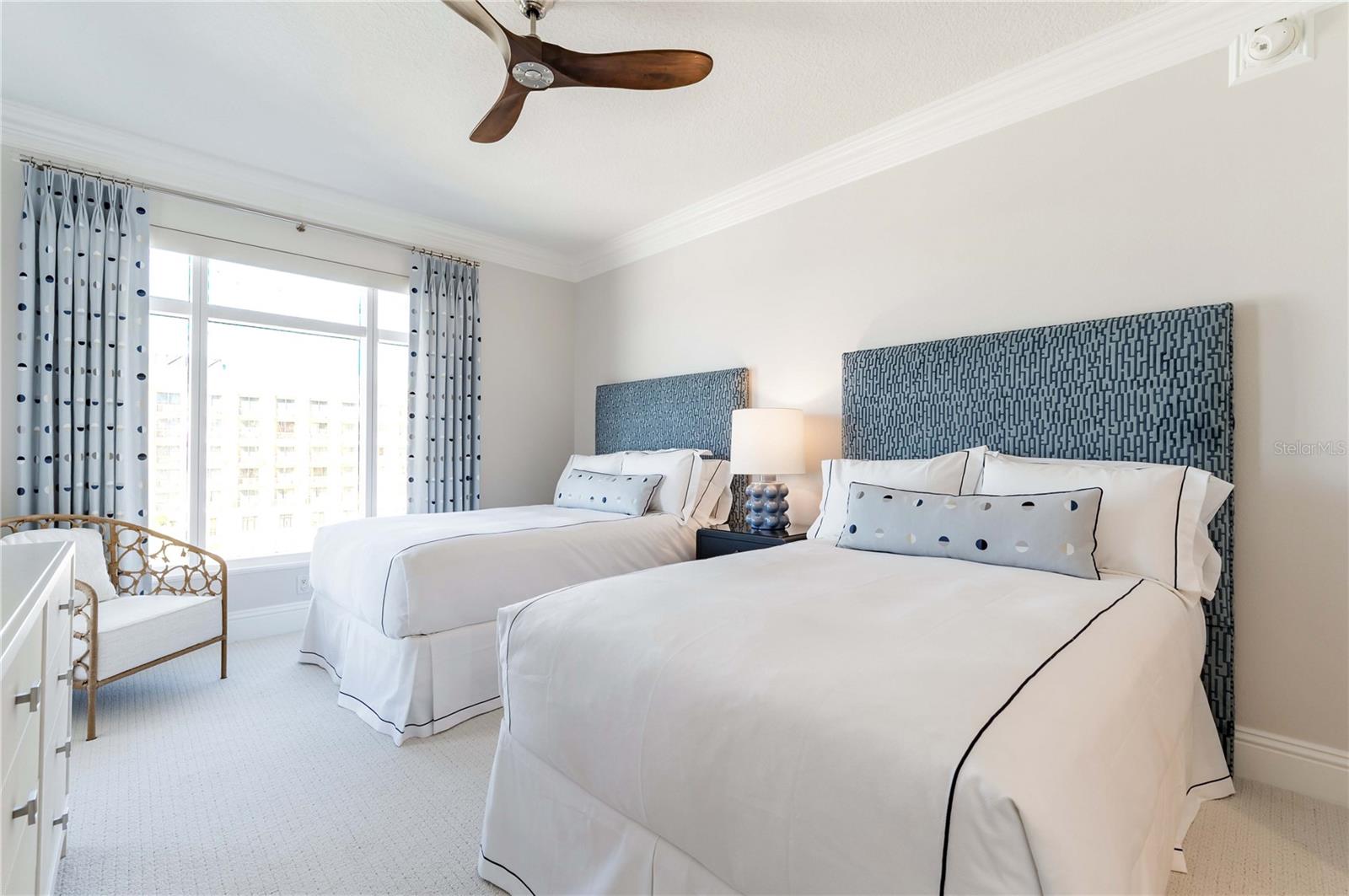 Listing photo id 53 for 11 Baymont Street 702