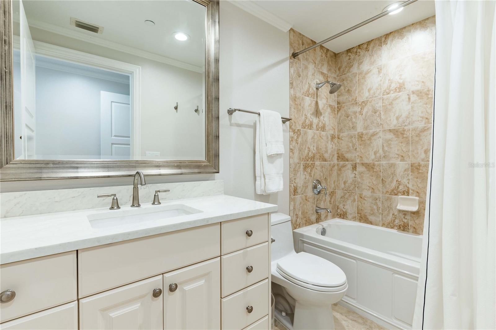 Listing photo id 55 for 11 Baymont Street 702