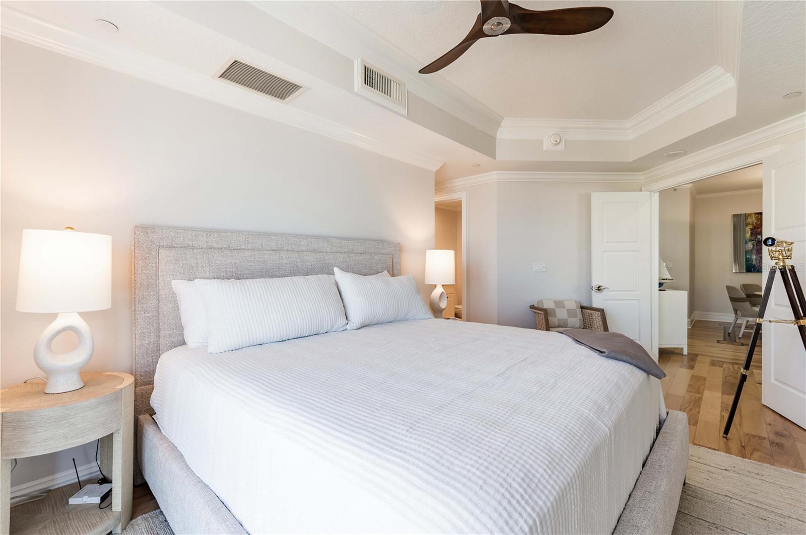 Listing photo id 57 for 11 Baymont Street 702