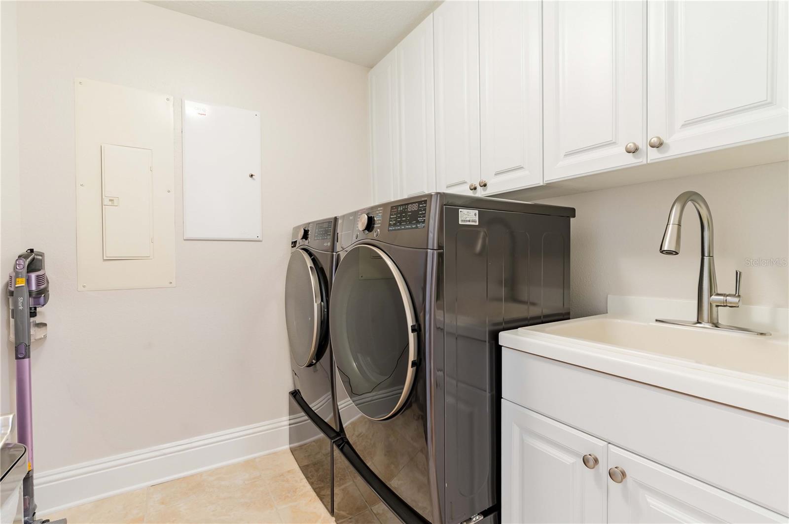 Listing photo id 62 for 11 Baymont Street 702