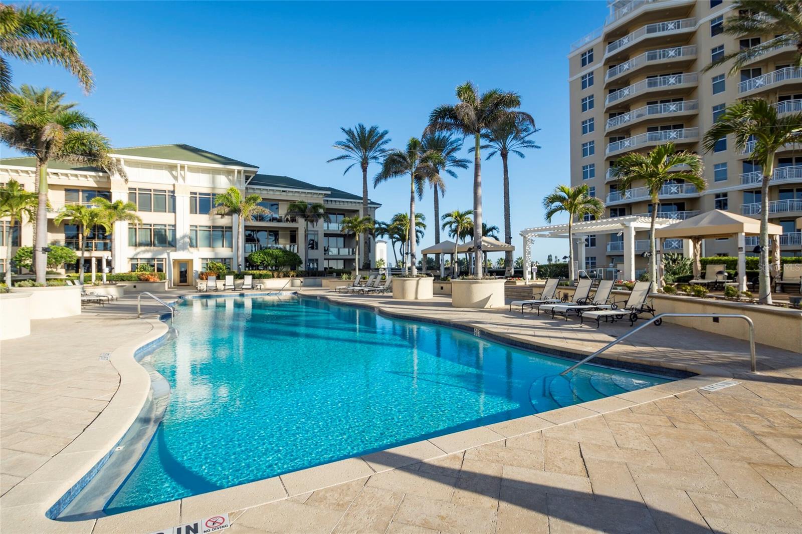 Listing photo id 75 for 11 Baymont Street 702