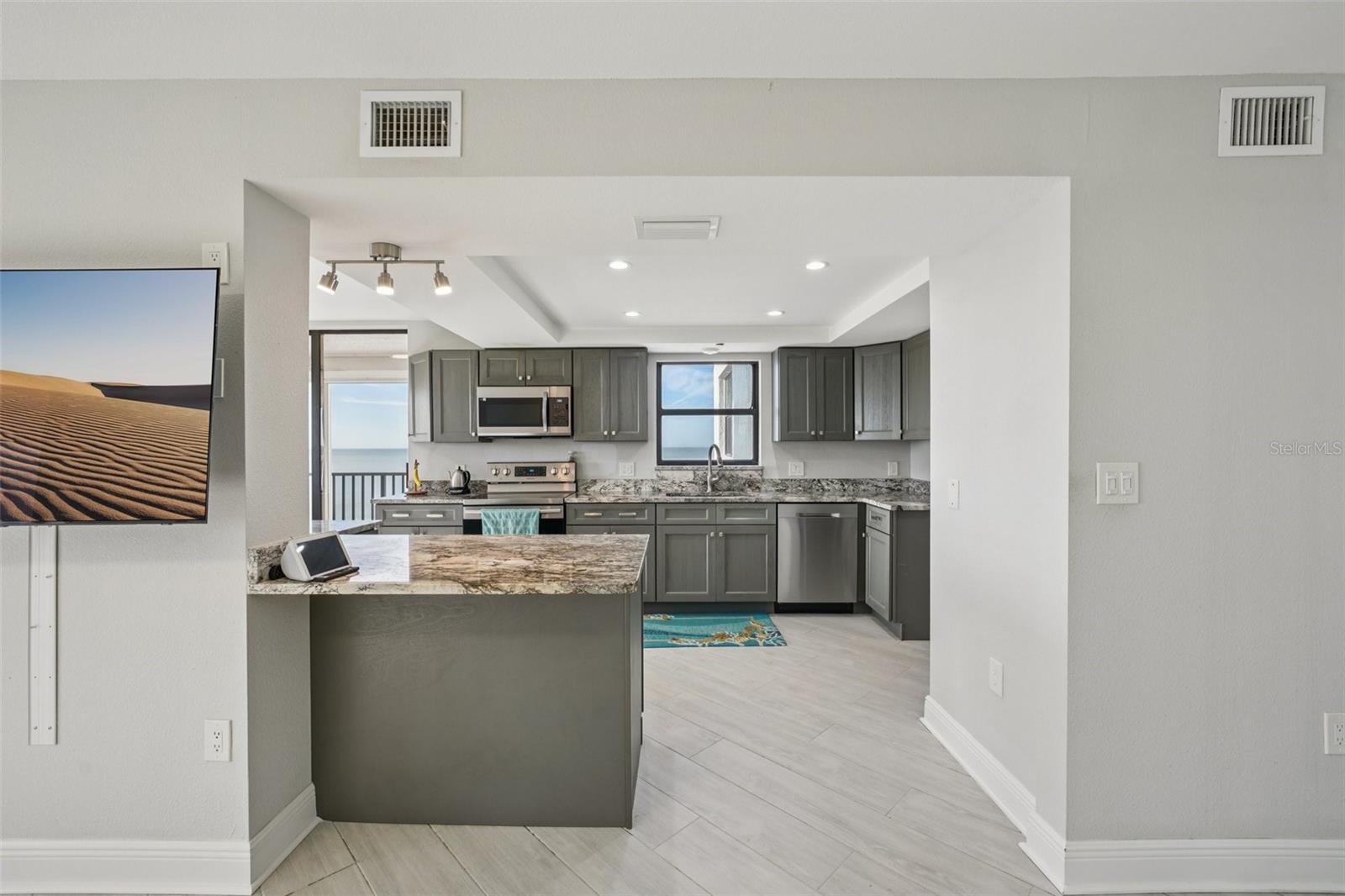 Image 11 of 41 For 15316 Gulf Boulevard 801