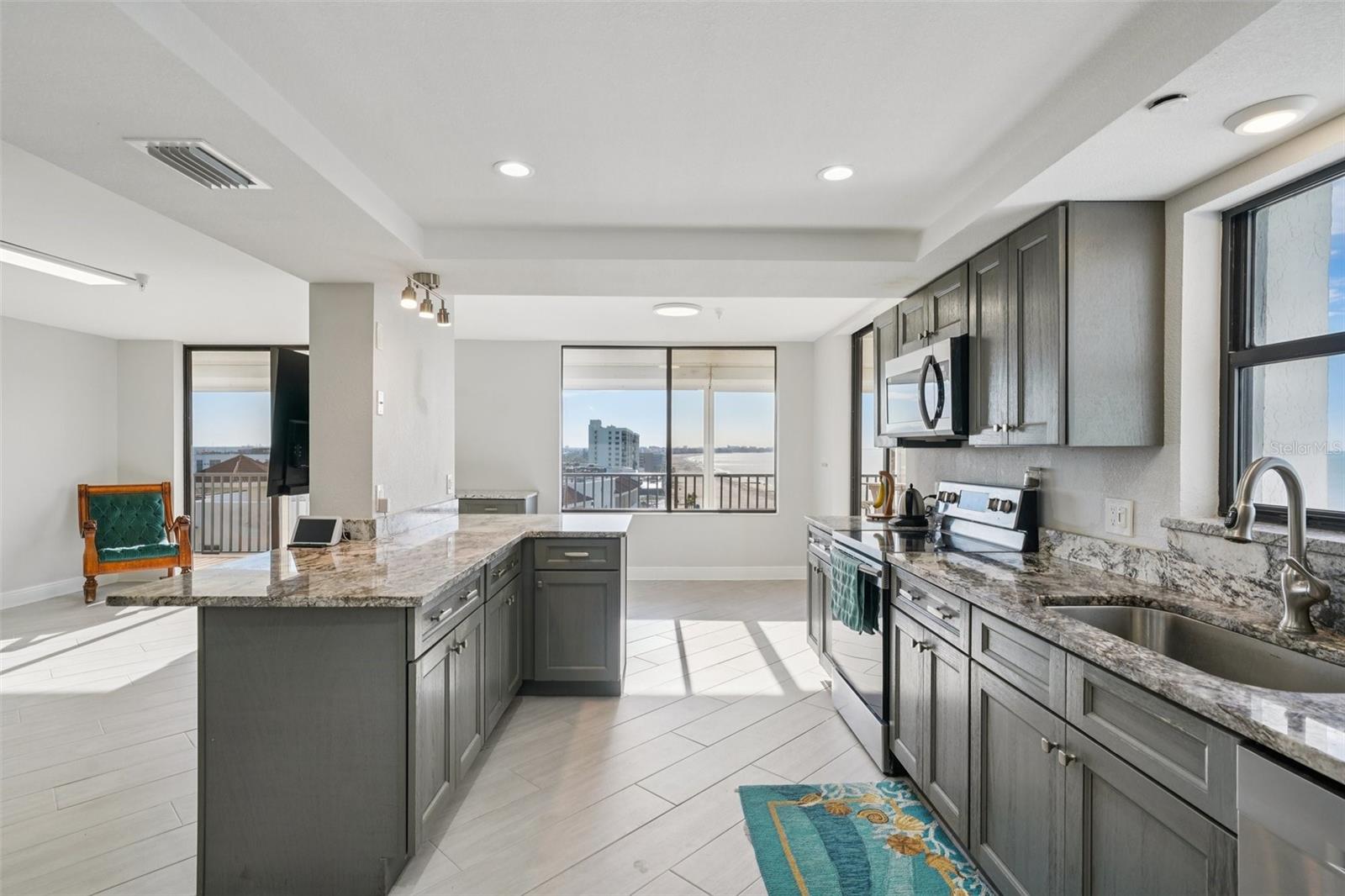 Image 16 of 41 For 15316 Gulf Boulevard 801