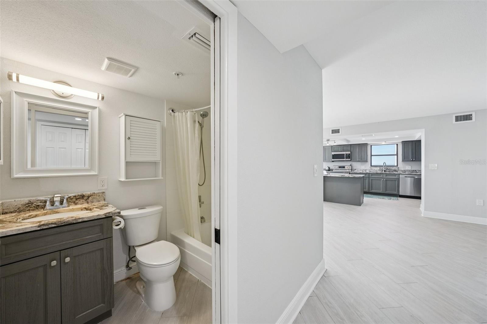 Image 24 of 41 For 15316 Gulf Boulevard 801