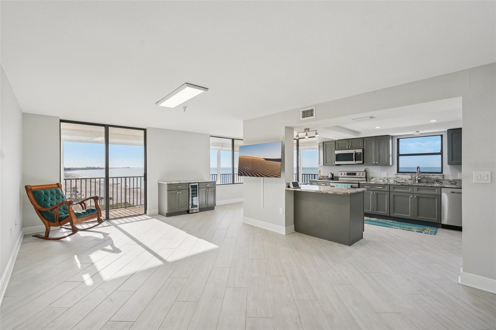 Image 5 of 41 For 15316 Gulf Boulevard 801