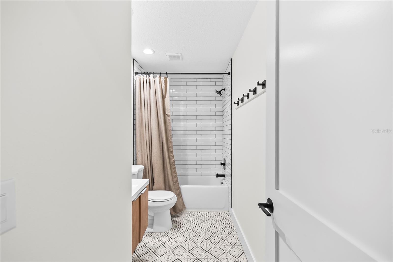 Image 22 of 36 For 1303 Carissa Court