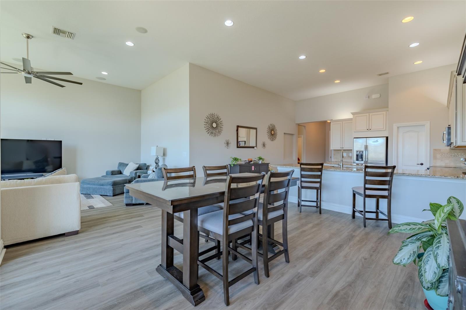 Image 15 of 65 For 4950 Diamonds Palm