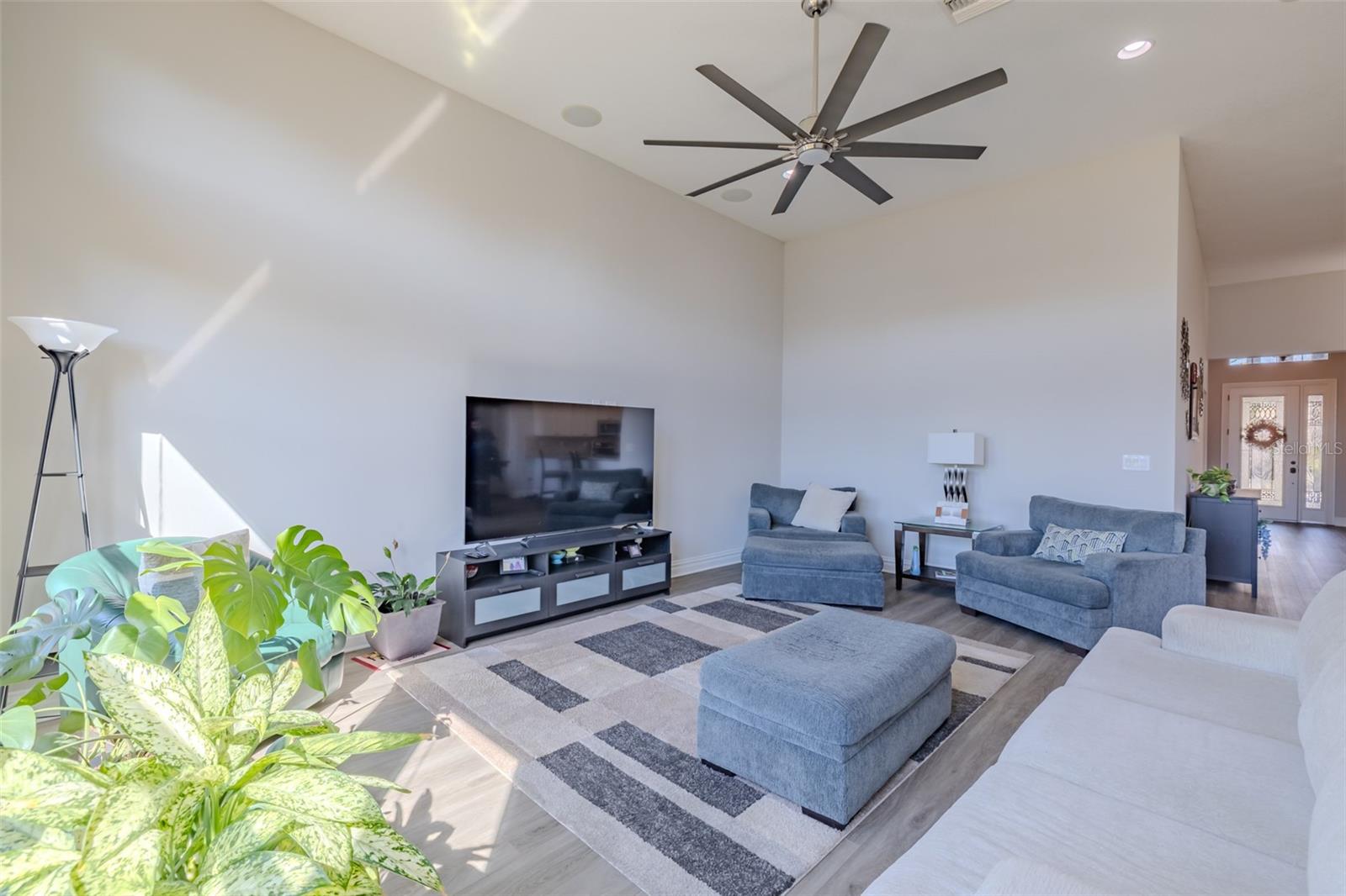 Image 18 of 65 For 4950 Diamonds Palm