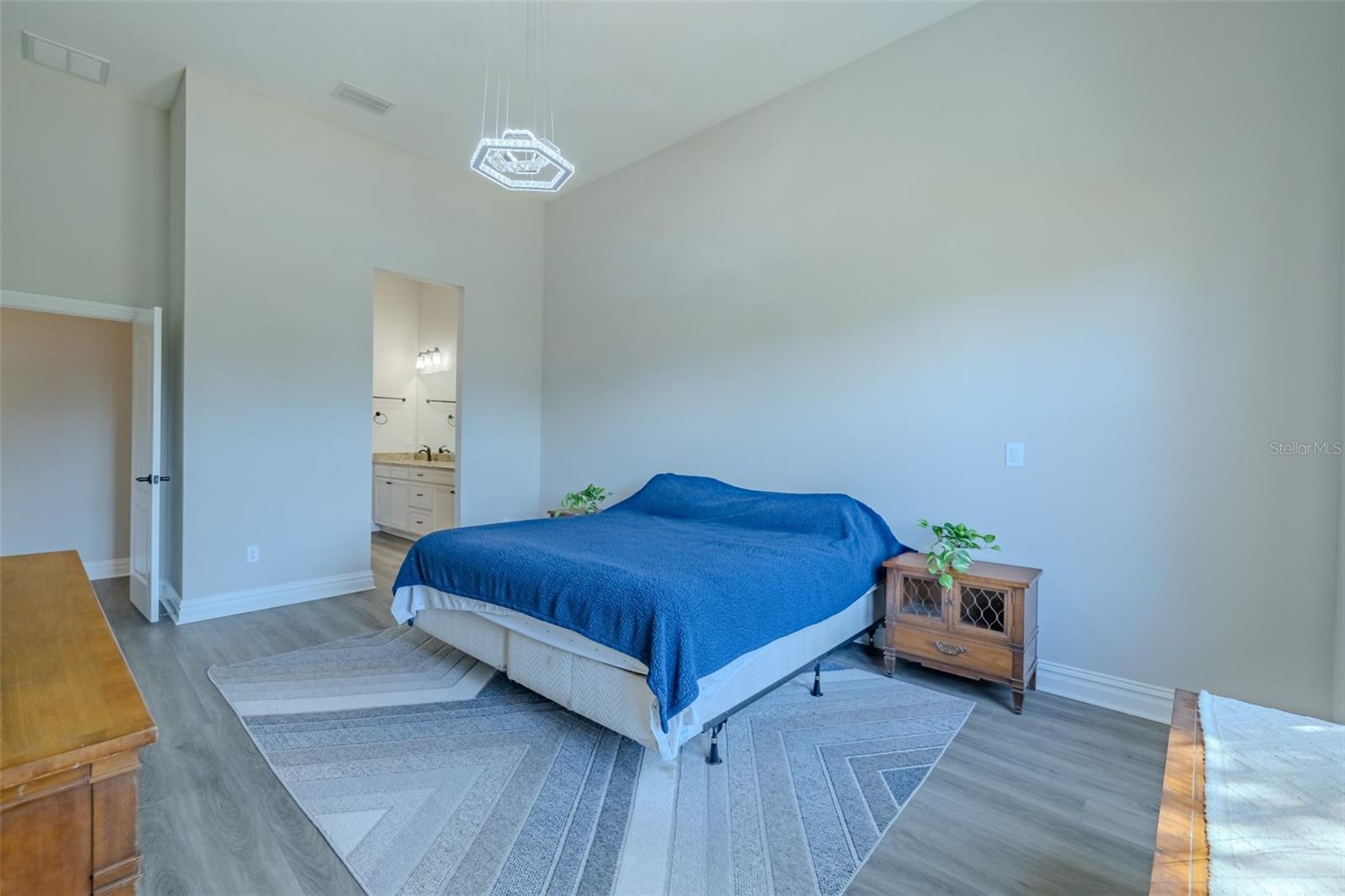 Image 20 of 65 For 4950 Diamonds Palm