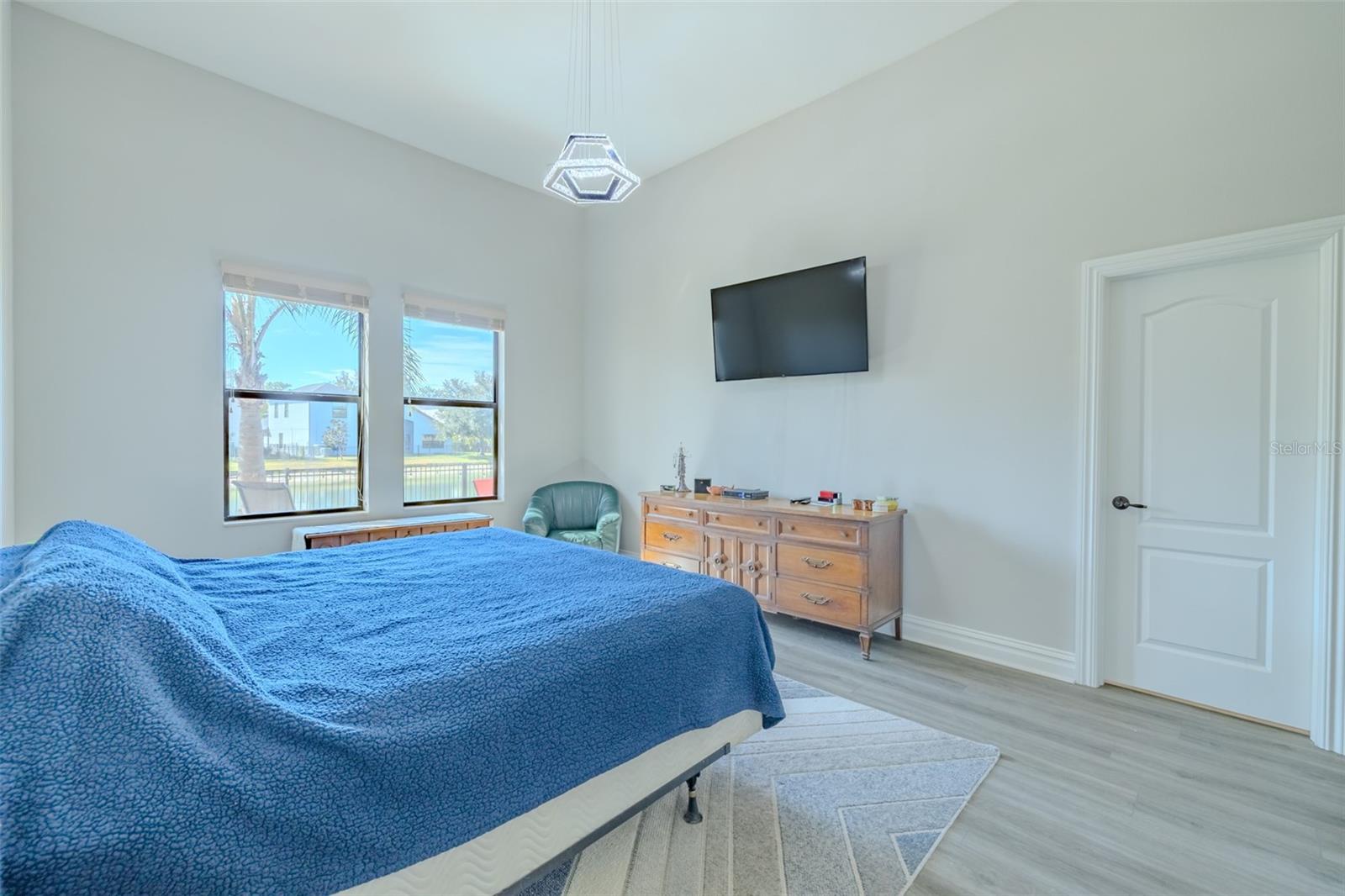 Image 21 of 65 For 4950 Diamonds Palm