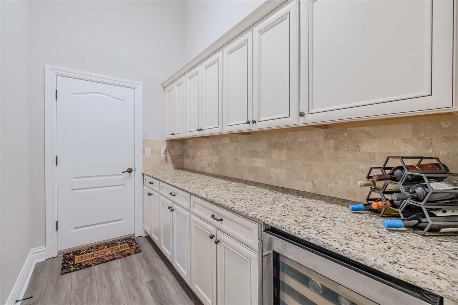 Image 32 of 65 For 4950 Diamonds Palm