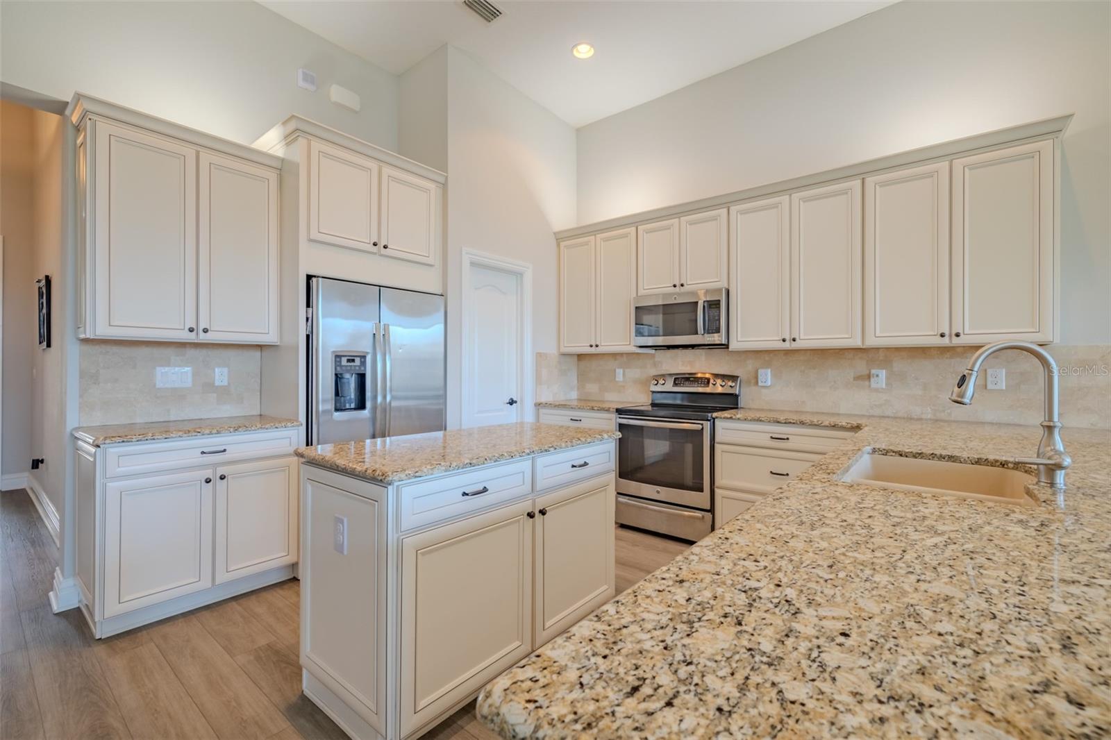 Image 9 of 65 For 4950 Diamonds Palm