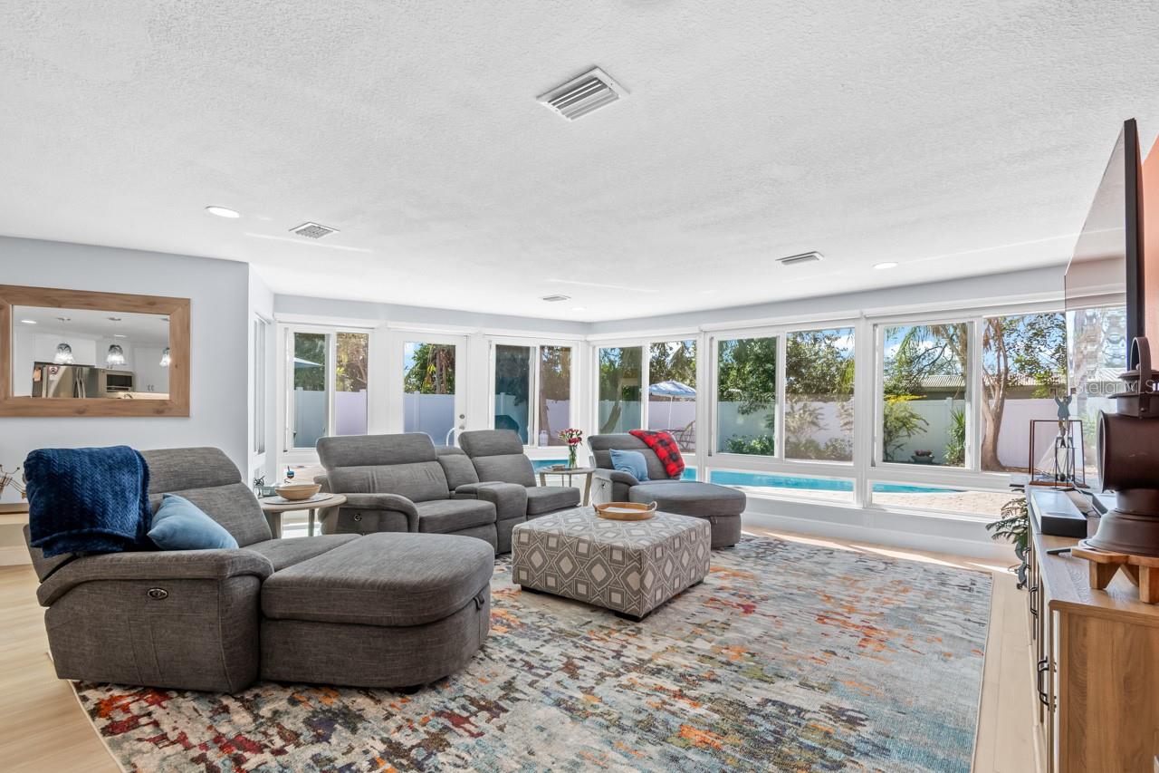 Image 11 of 48 For 309 11th Street Sw