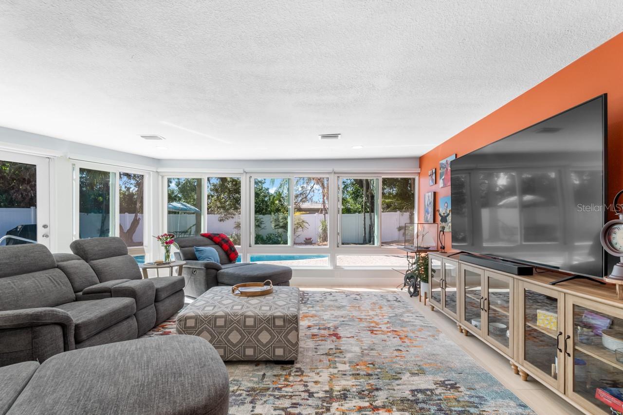 Image 12 of 48 For 309 11th Street Sw