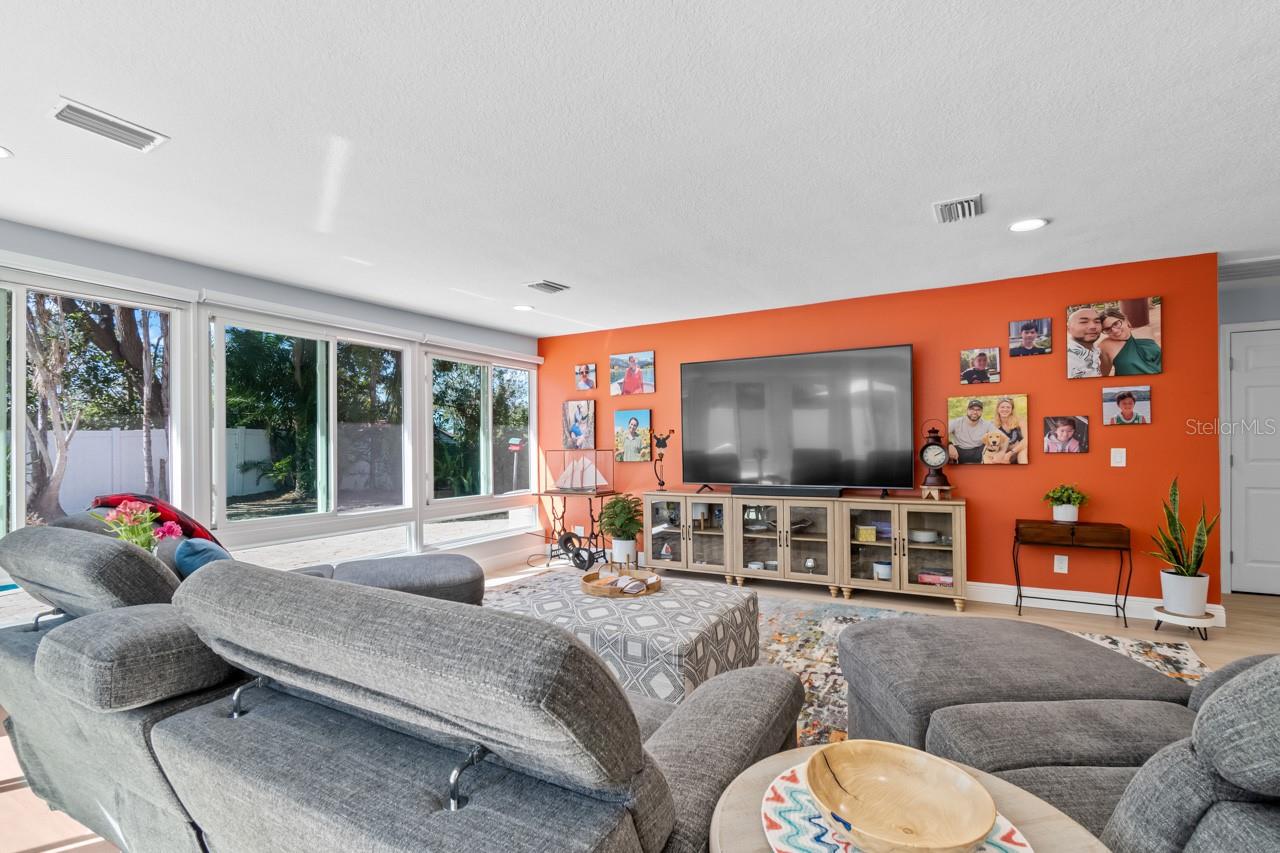 Image 13 of 48 For 309 11th Street Sw