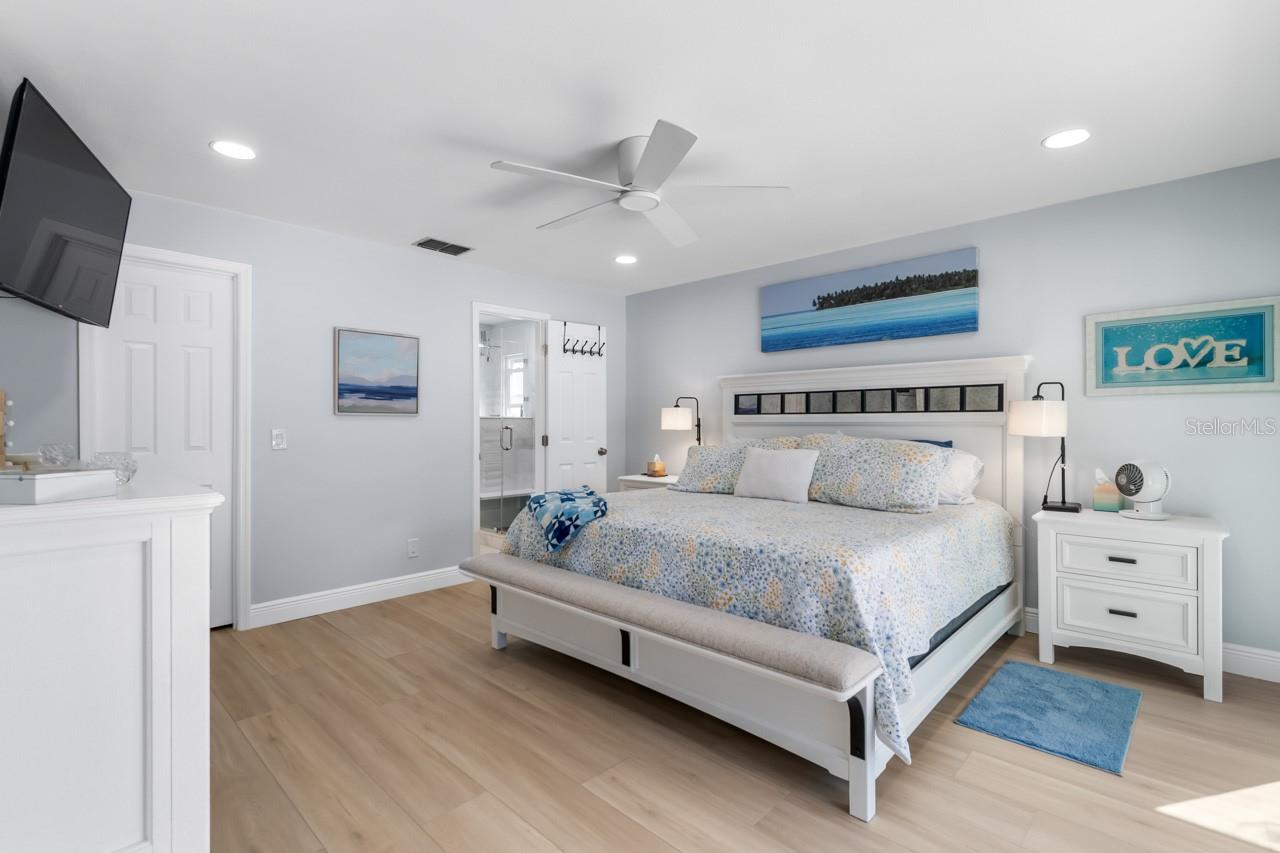 Image 17 of 48 For 309 11th Street Sw