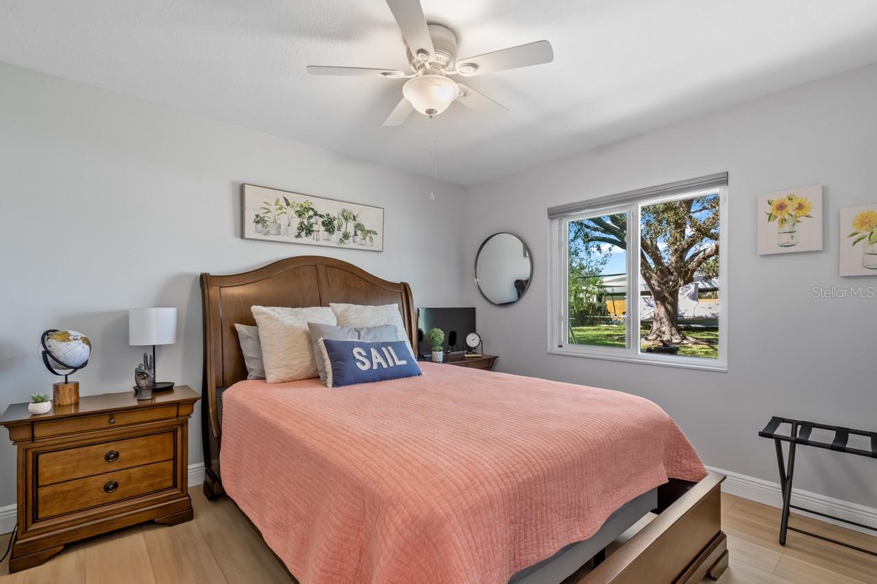 Image 22 of 48 For 309 11th Street Sw