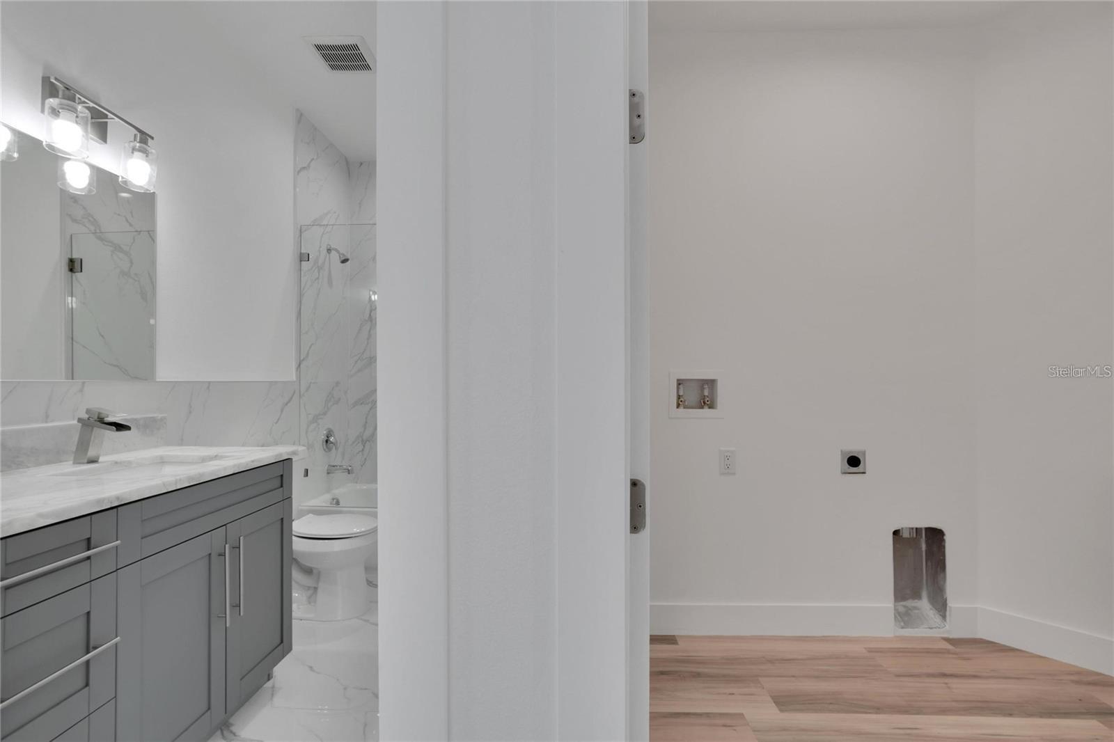 Image 33 of 56 For 6516 Simone Shores Circle