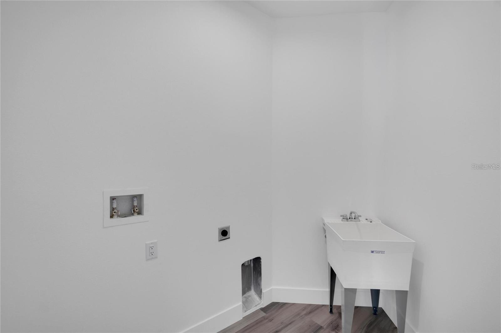 Image 34 of 56 For 6516 Simone Shores Circle