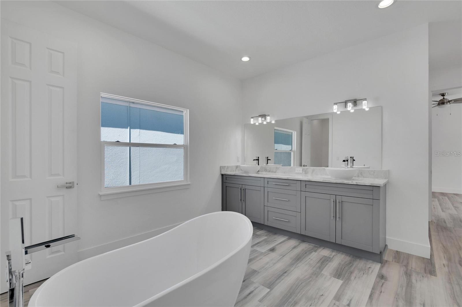 Image 43 of 56 For 6516 Simone Shores Circle