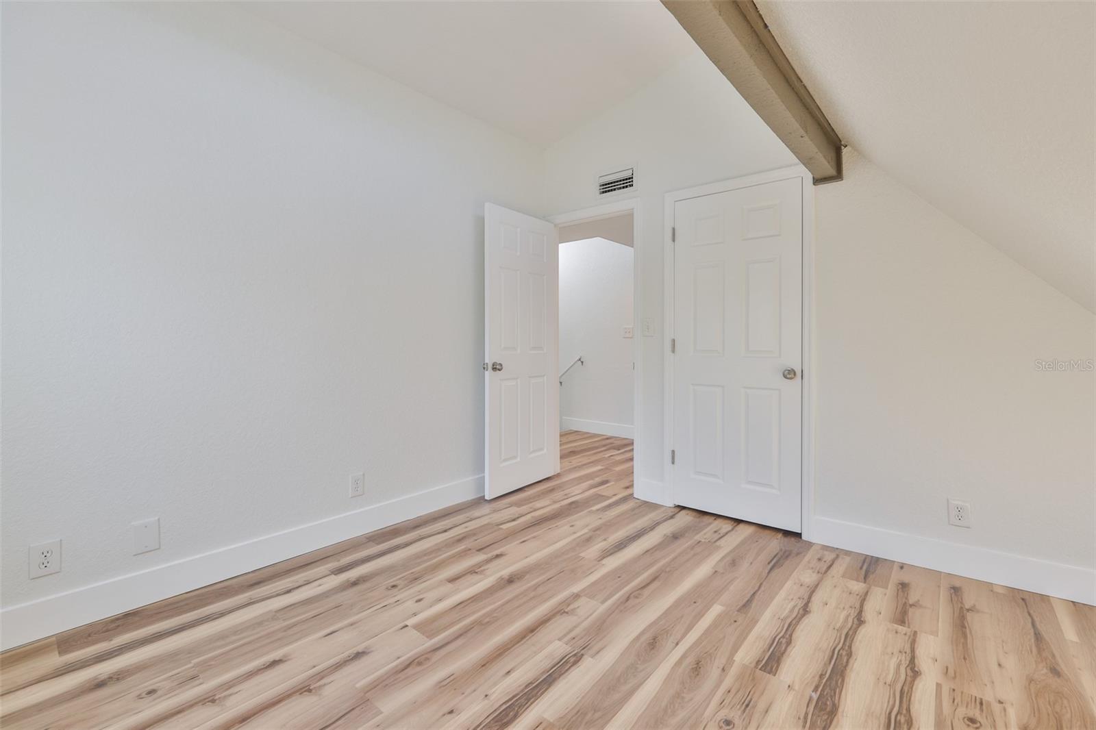 Listing photo id 32 for 18711 Red Bird Lane