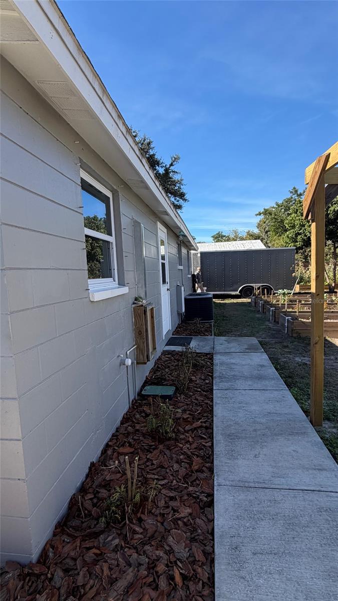 Image 33 of 43 For 3408 Deleuil Avenue