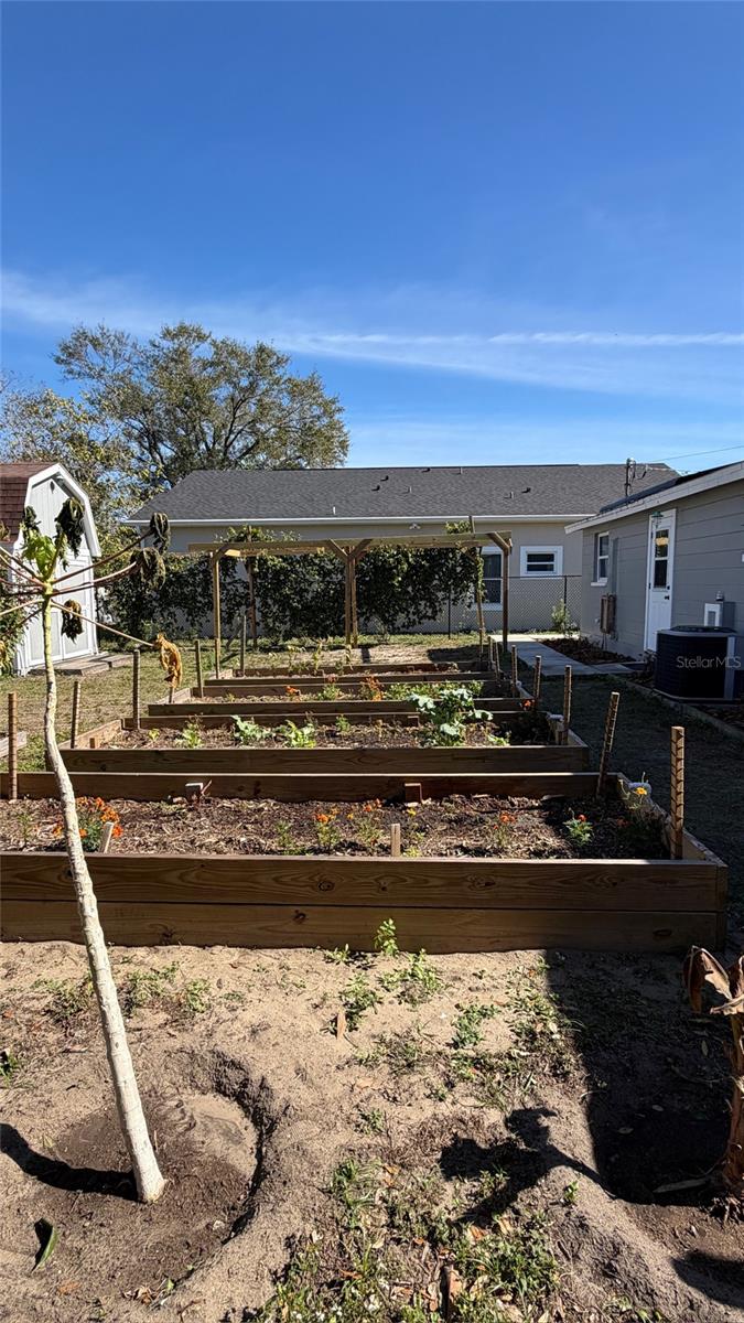 Image 37 of 43 For 3408 Deleuil Avenue