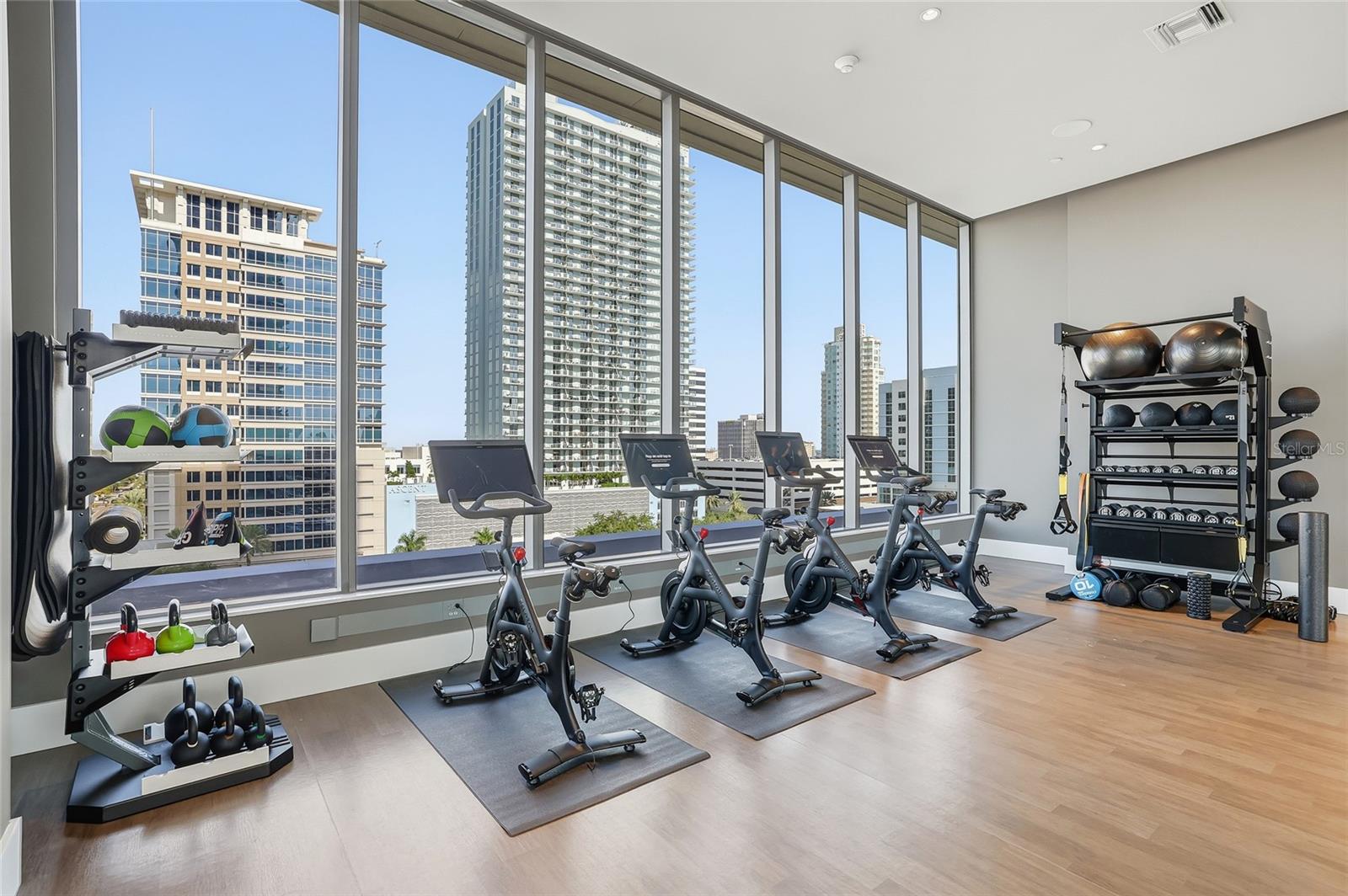 Image 23 of 97 For 275 1st Avenue S 1107