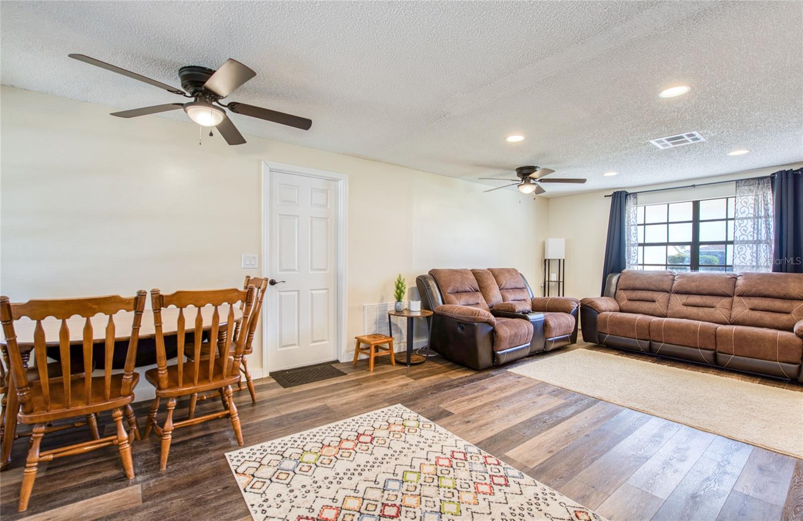 Image 11 of 38 For 4153 Swallowtail Drive