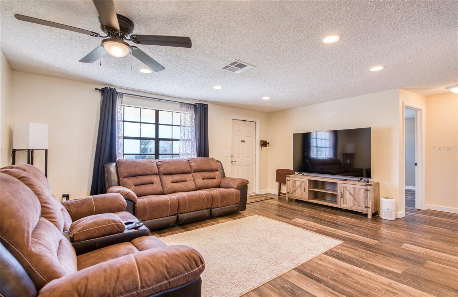 Image 7 of 38 For 4153 Swallowtail Drive