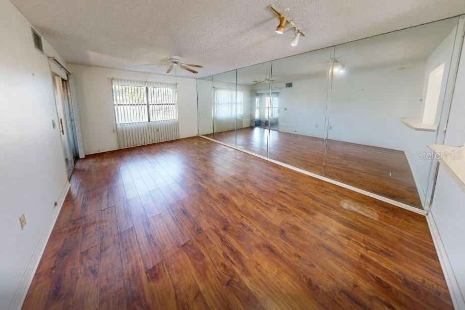 Image 4 of 9 For 1522 Mission Hills Boulevard