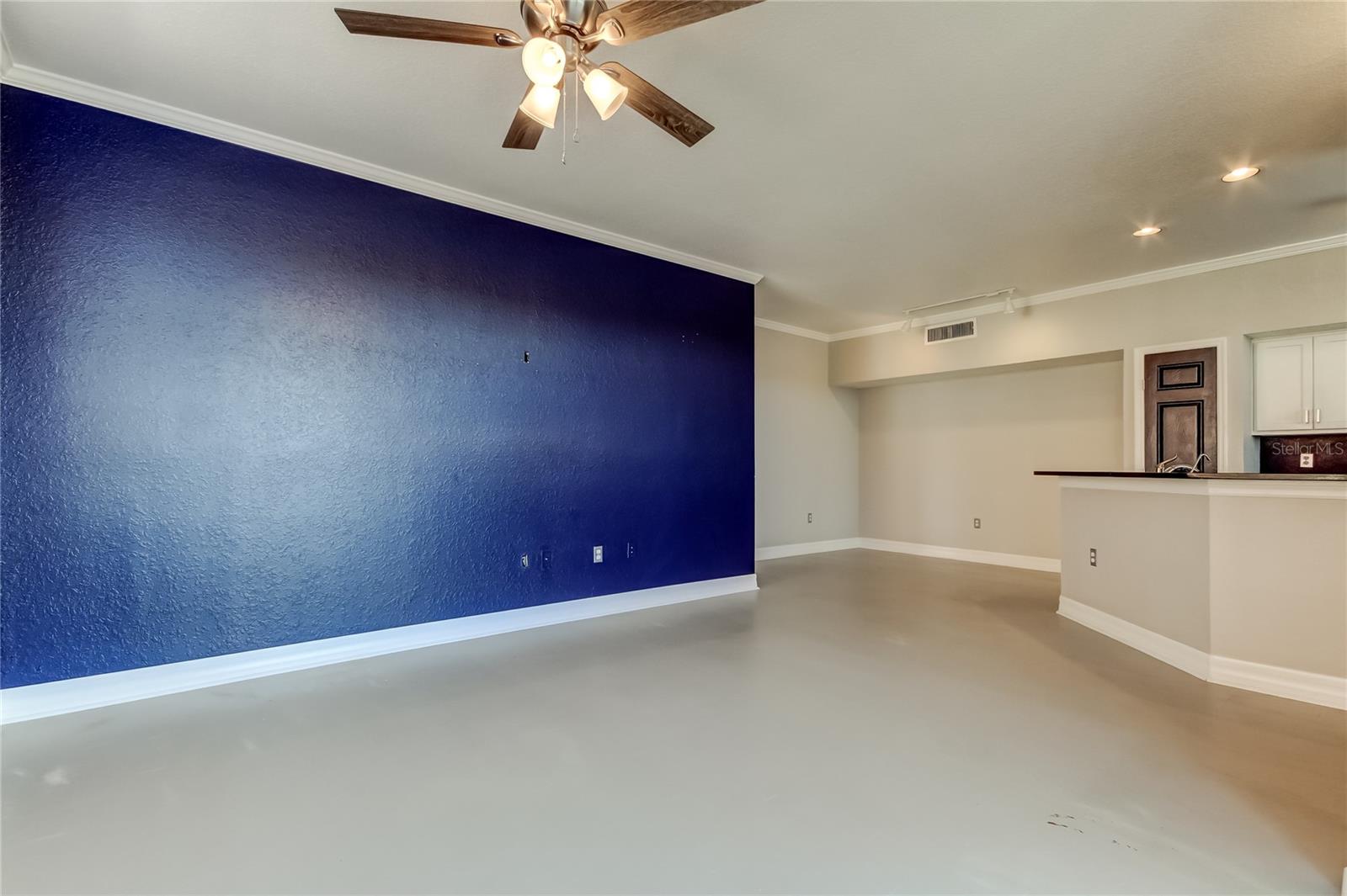 Image 7 of 29 For 9750 Lake Chase Island Way 9750