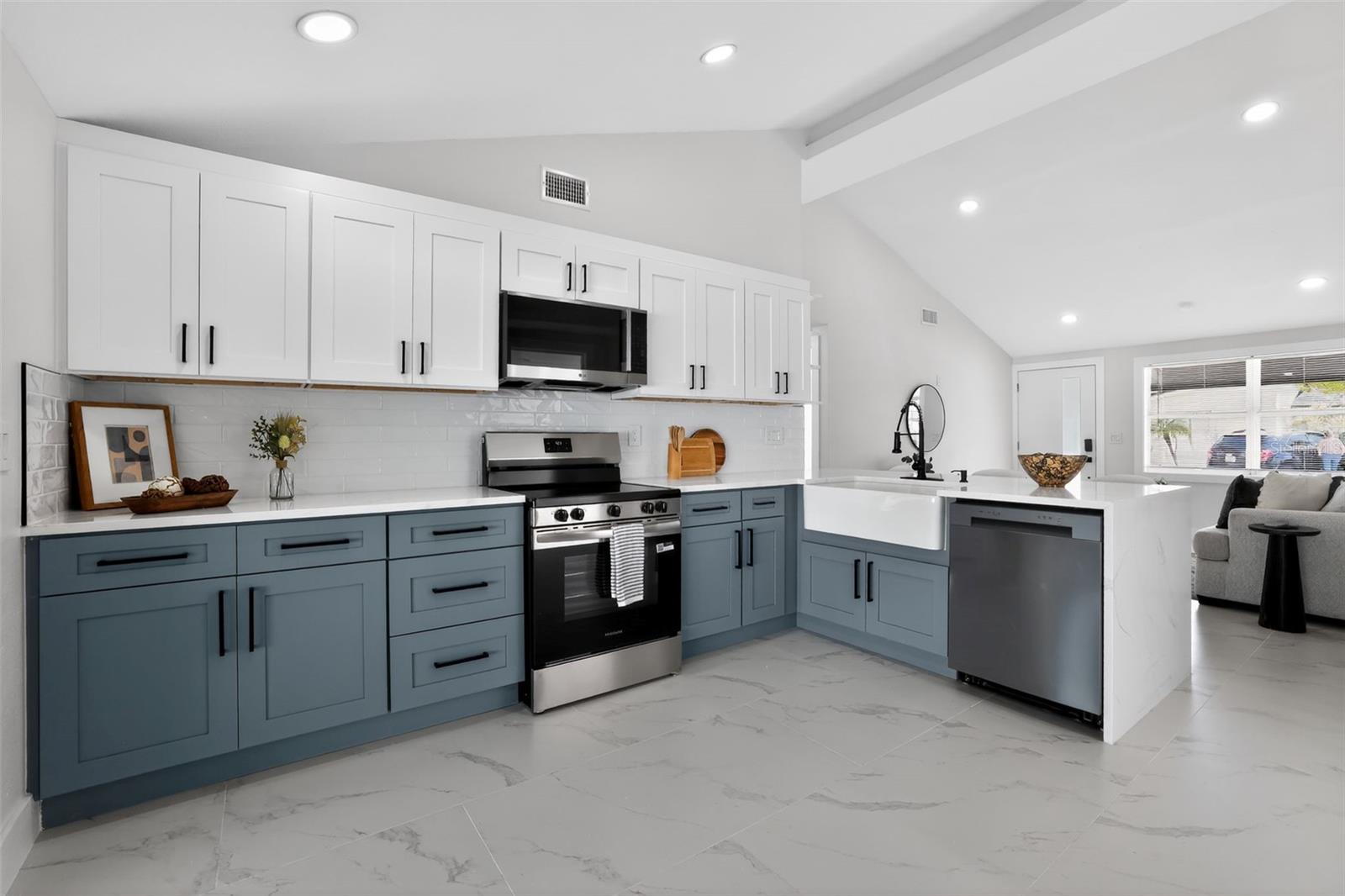 Image 14 of 33 For 10111 Pine Trails Court