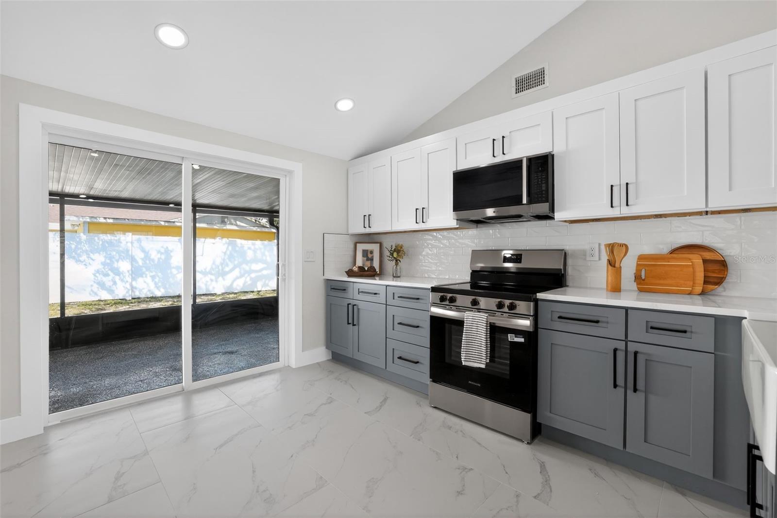 Image 16 of 33 For 10111 Pine Trails Court