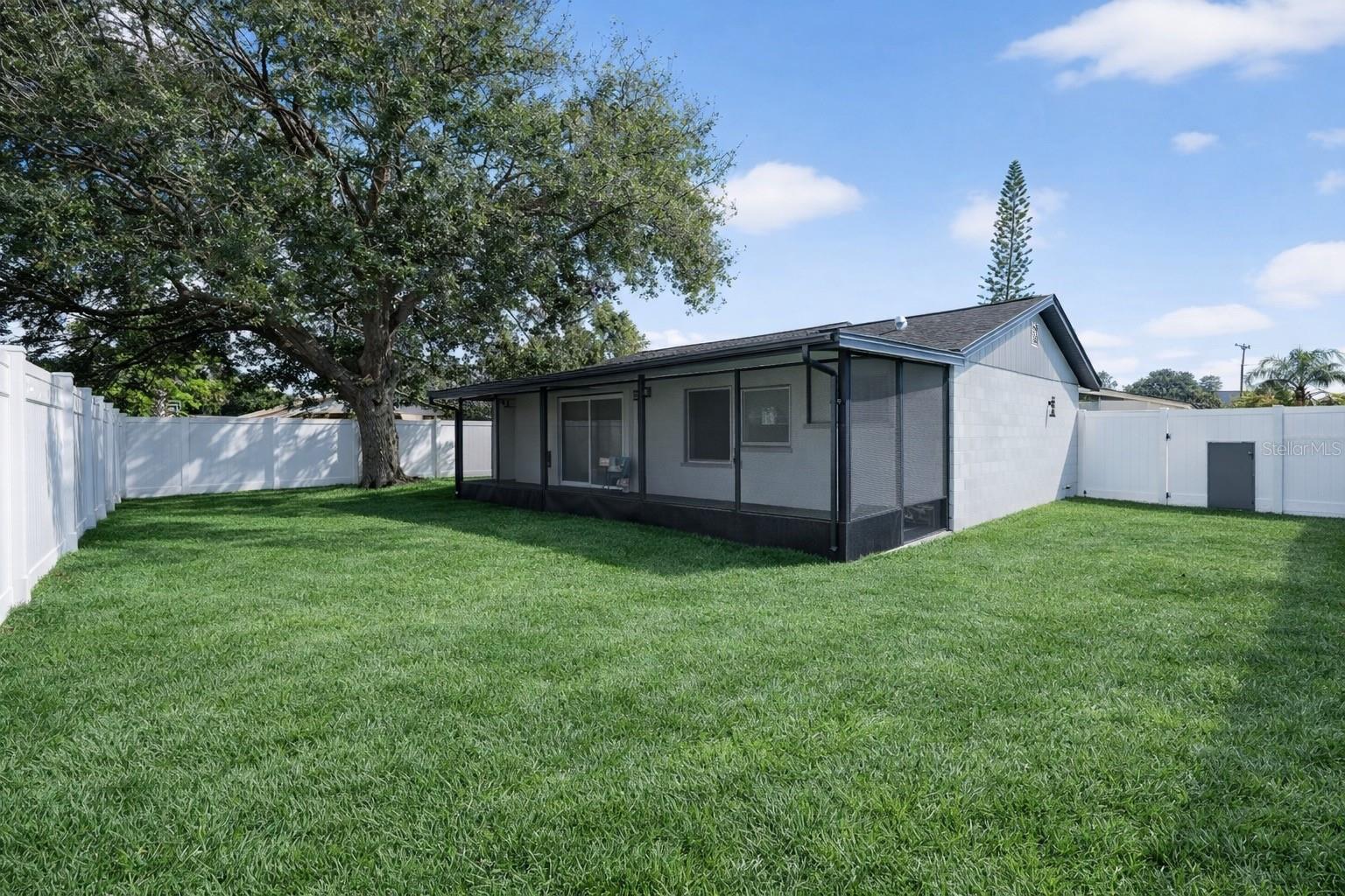 Image 8 of 33 For 10111 Pine Trails Court