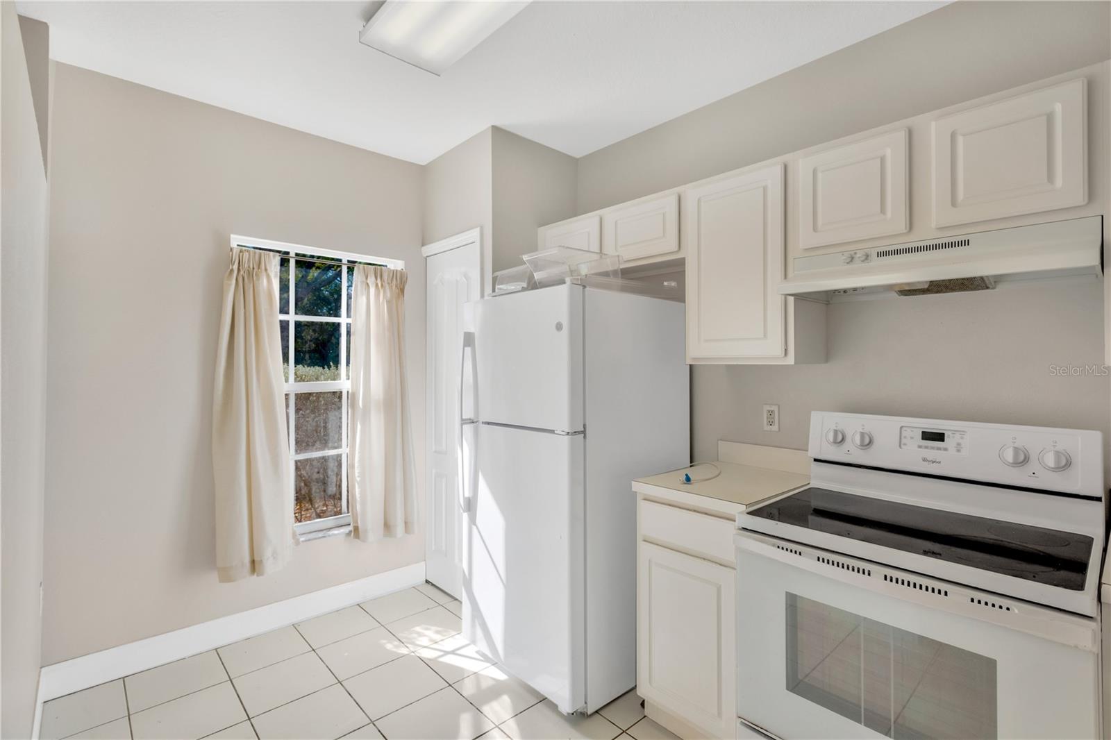 Image 6 of 37 For 2405 Lake Woodberry Circle