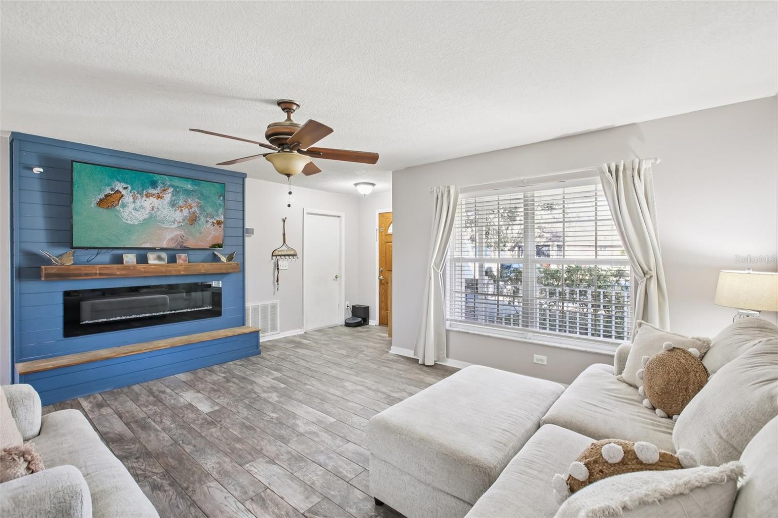 Image 4 of 29 For 8708 Persea Court