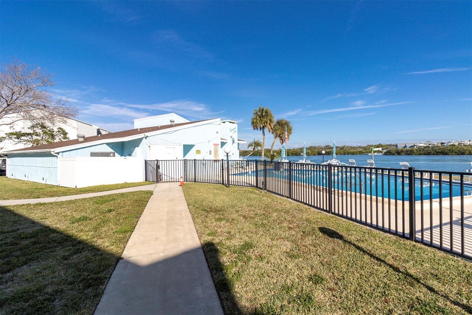 Image 38 of 54 For 1 Windrush Boulevard 87