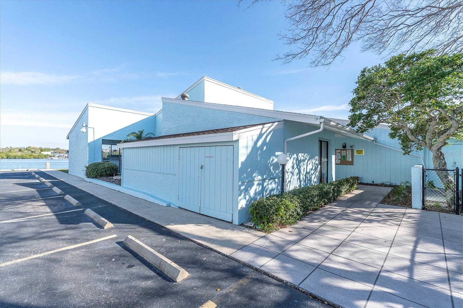 Image 43 of 54 For 1 Windrush Boulevard 87