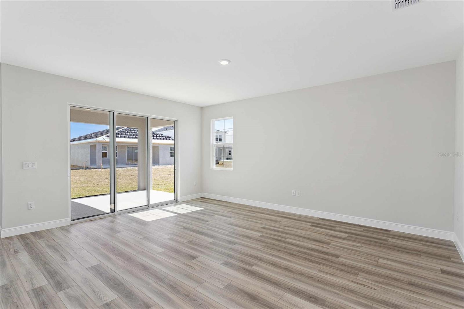 Image 13 of 31 For 10322 Surrey Rose Drive