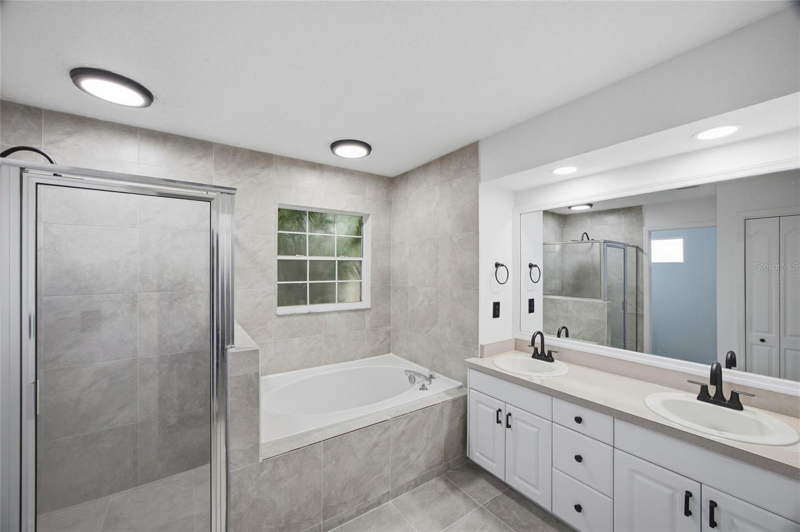 Image 17 of 28 For 6302 Silver Oaks Drive