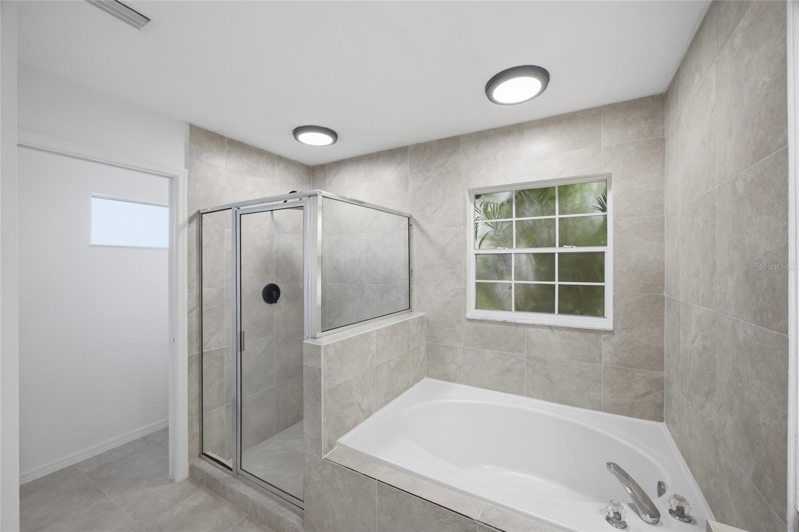 Image 19 of 28 For 6302 Silver Oaks Drive