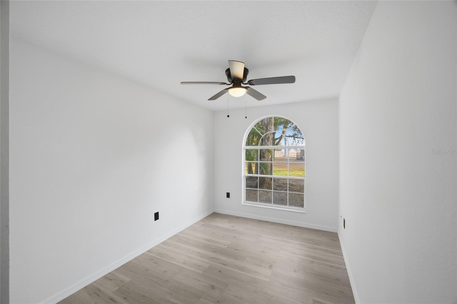 Image 20 of 28 For 6302 Silver Oaks Drive