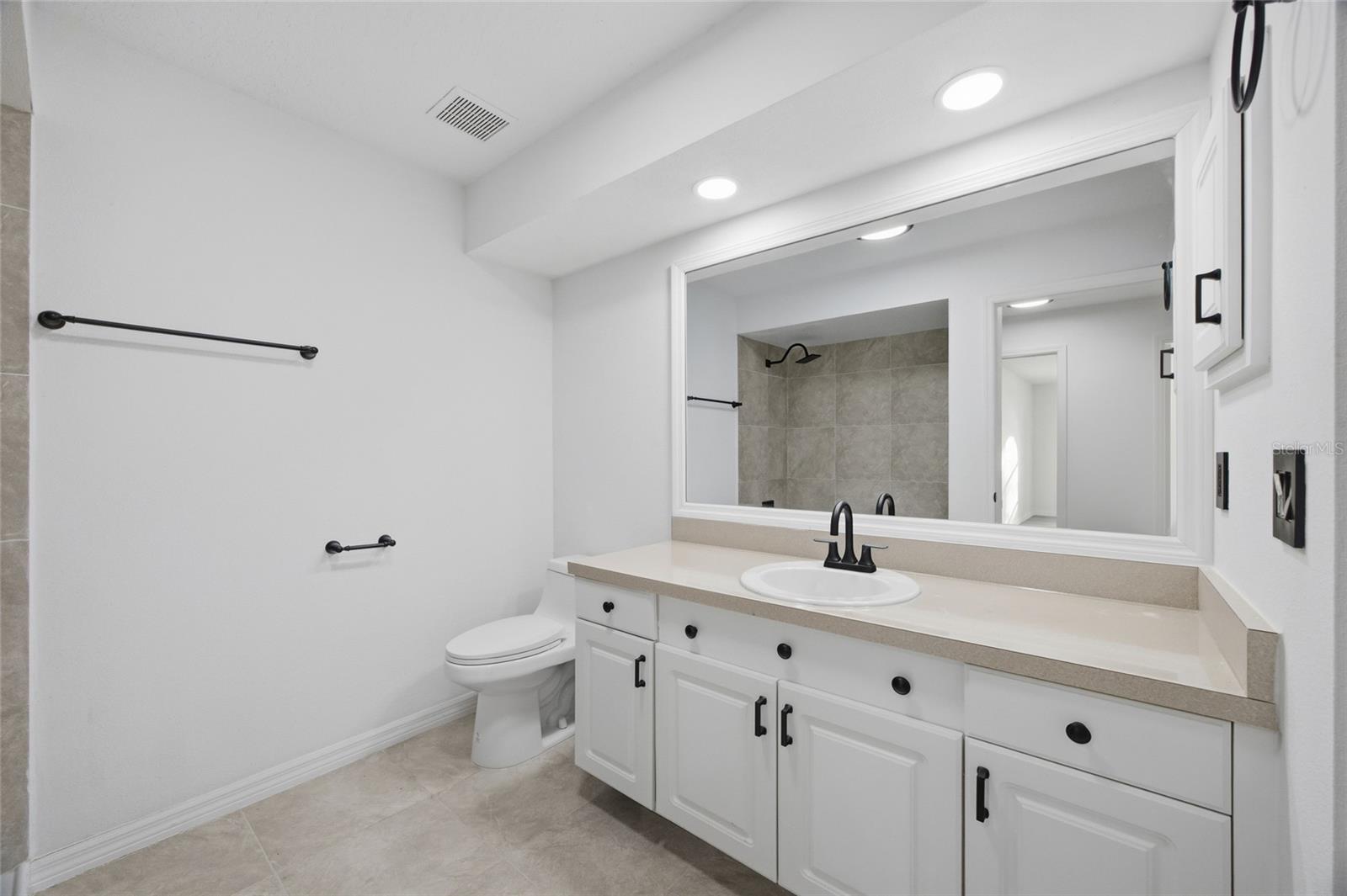 Image 22 of 28 For 6302 Silver Oaks Drive