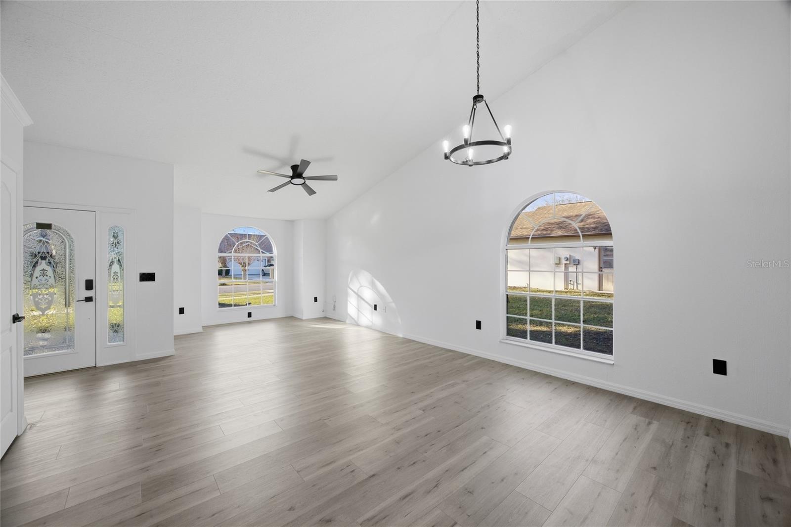 Image 4 of 28 For 6302 Silver Oaks Drive