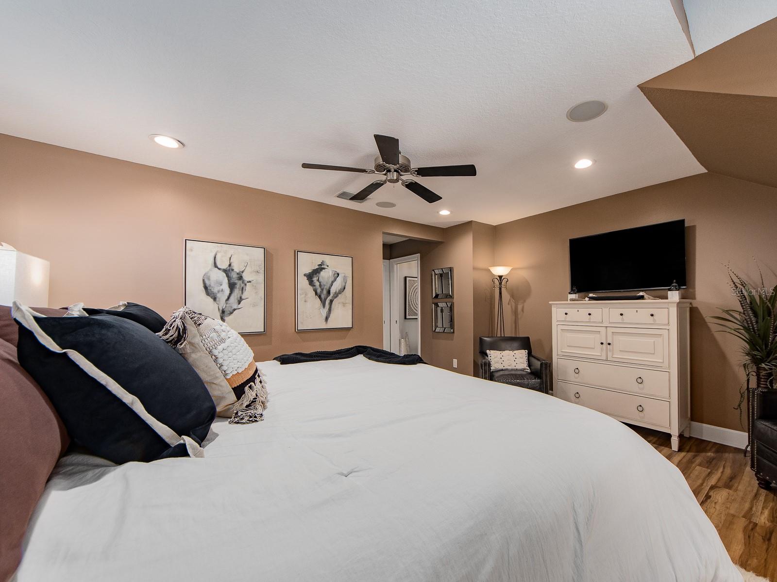 Image 44 of 89 For 557 Florida Avenue