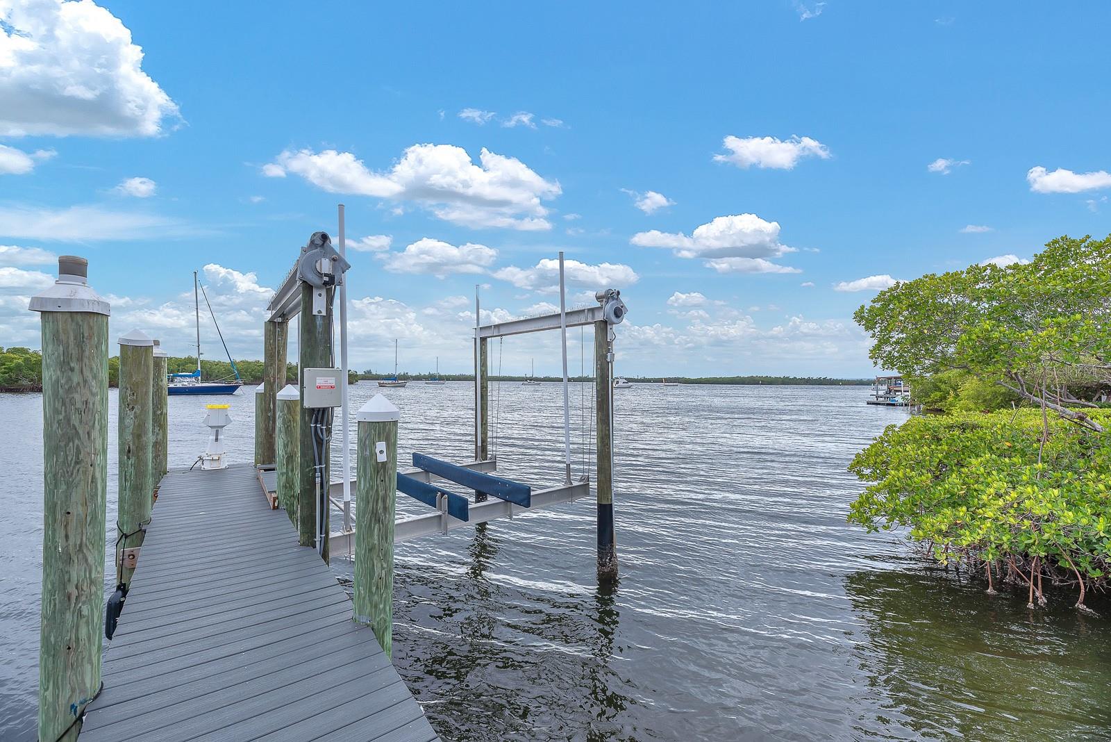 Image 12 of 23 For 3304 Shell Point Road